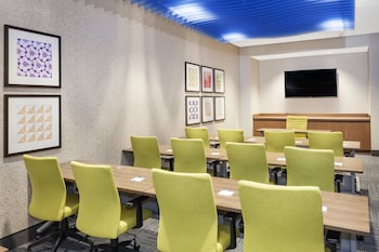 holiday inn express and suites hudson i 94 an ihg hotel