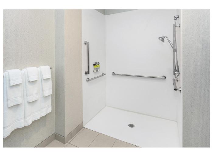holiday inn express and suites hudson i 94 an ihg hotel