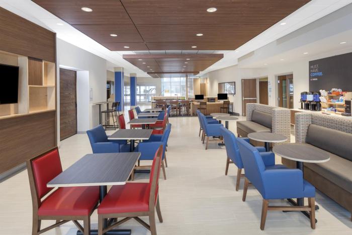 holiday inn express and suites hudson i 94 an ihg hotel