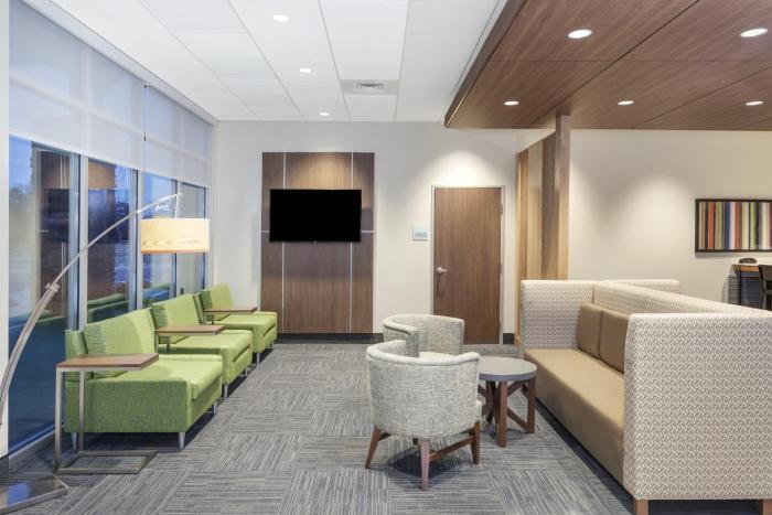 holiday inn express and suites hudson i 94 an ihg hotel