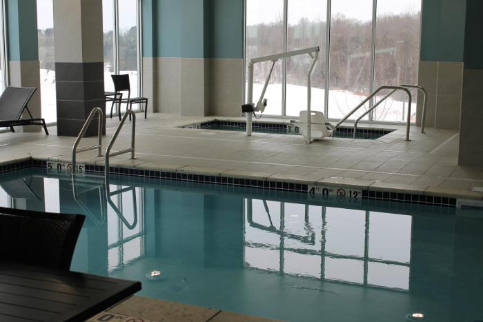 holiday inn express and suites hudson i 94 an ihg hotel