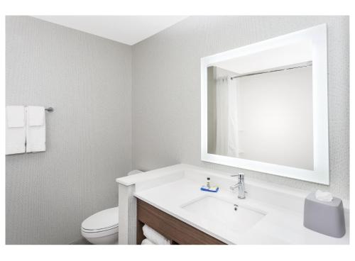 holiday inn express and suites hudson i 94 an ihg hotel