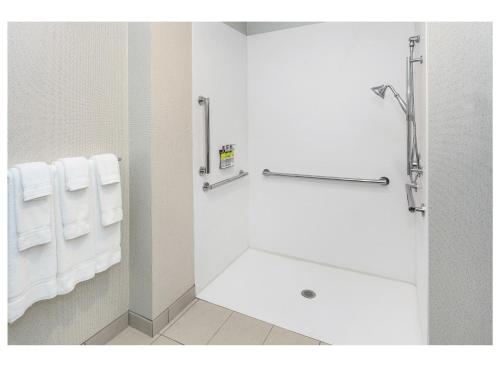 holiday inn express and suites hudson i 94 an ihg hotel