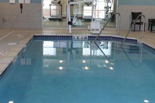 holiday inn express and suites hudson i 94 an ihg hotel