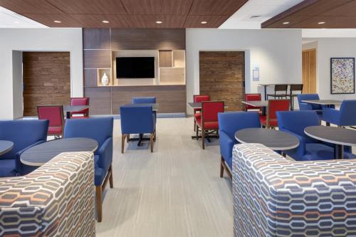 holiday inn express and suites hudson i 94 an ihg hotel