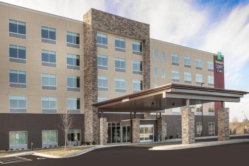 holiday inn express and suites hudson i 94 an ihg hotel
