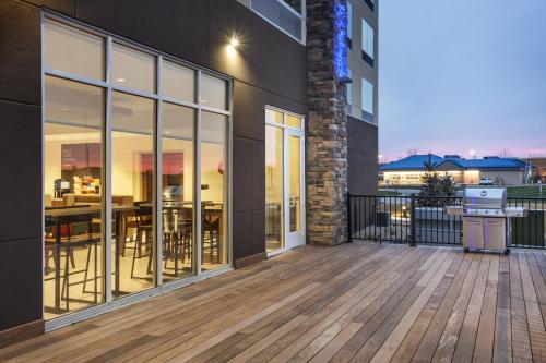 holiday inn express and suites hudson i 94 an ihg hotel
