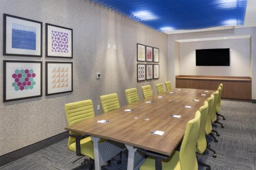 holiday inn express and suites hudson i 94 an ihg hotel