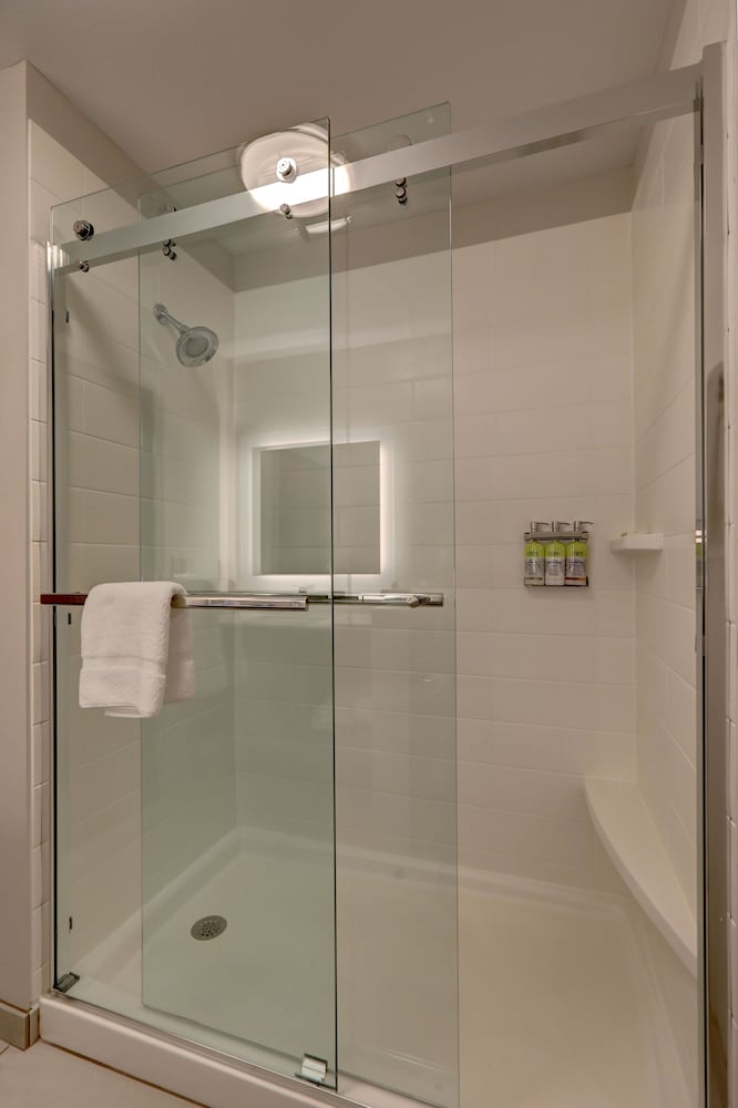 holiday inn express and suites auburn downtown an ihg hotel