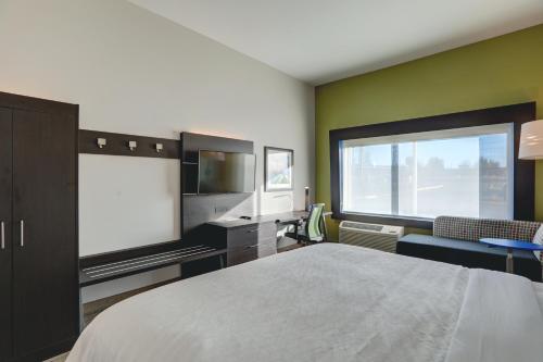 holiday inn express and suites auburn downtown an ihg hotel