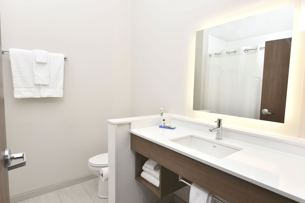 holiday inn express and suites madisonville an ihg hotel