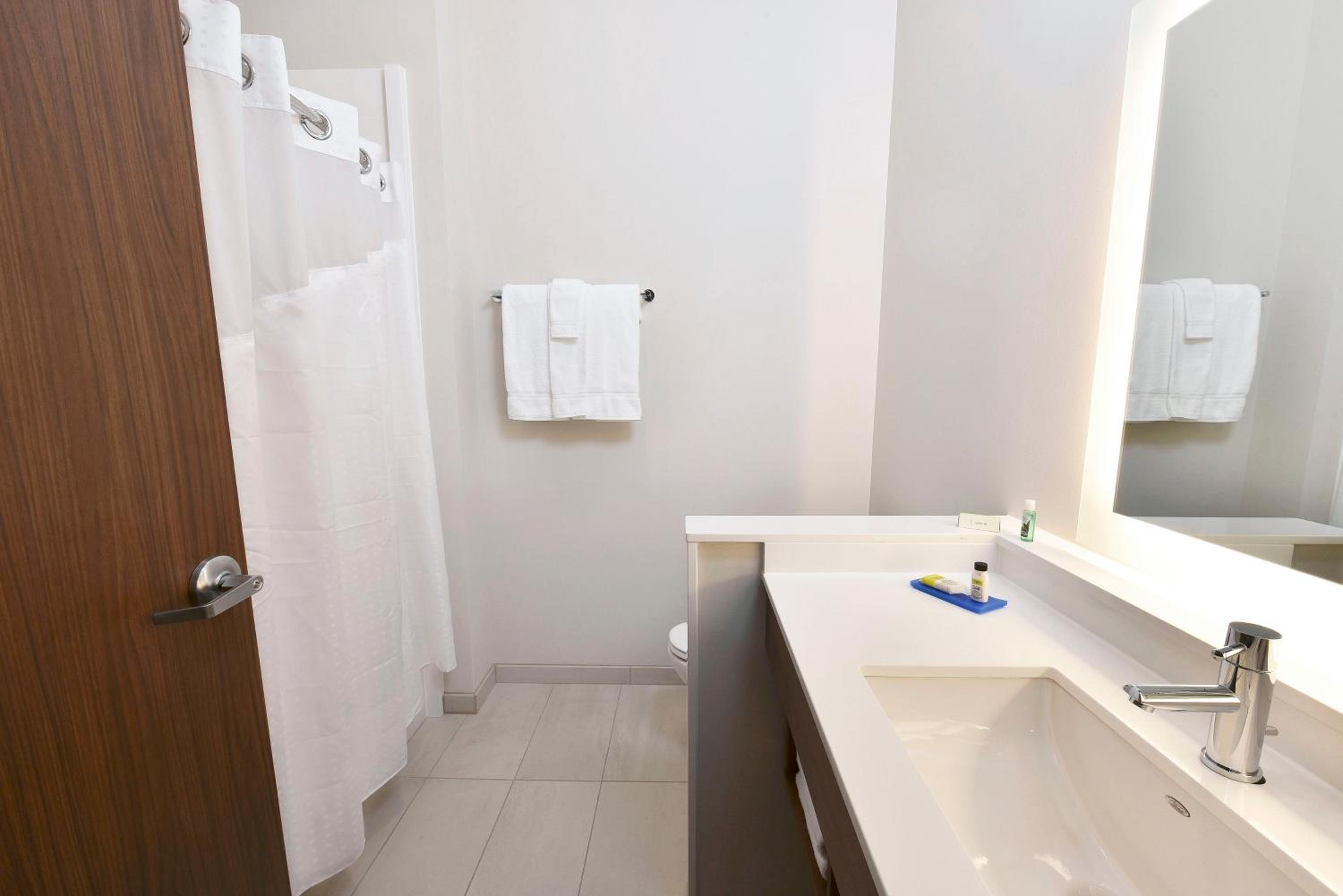 holiday inn express and suites madisonville an ihg hotel