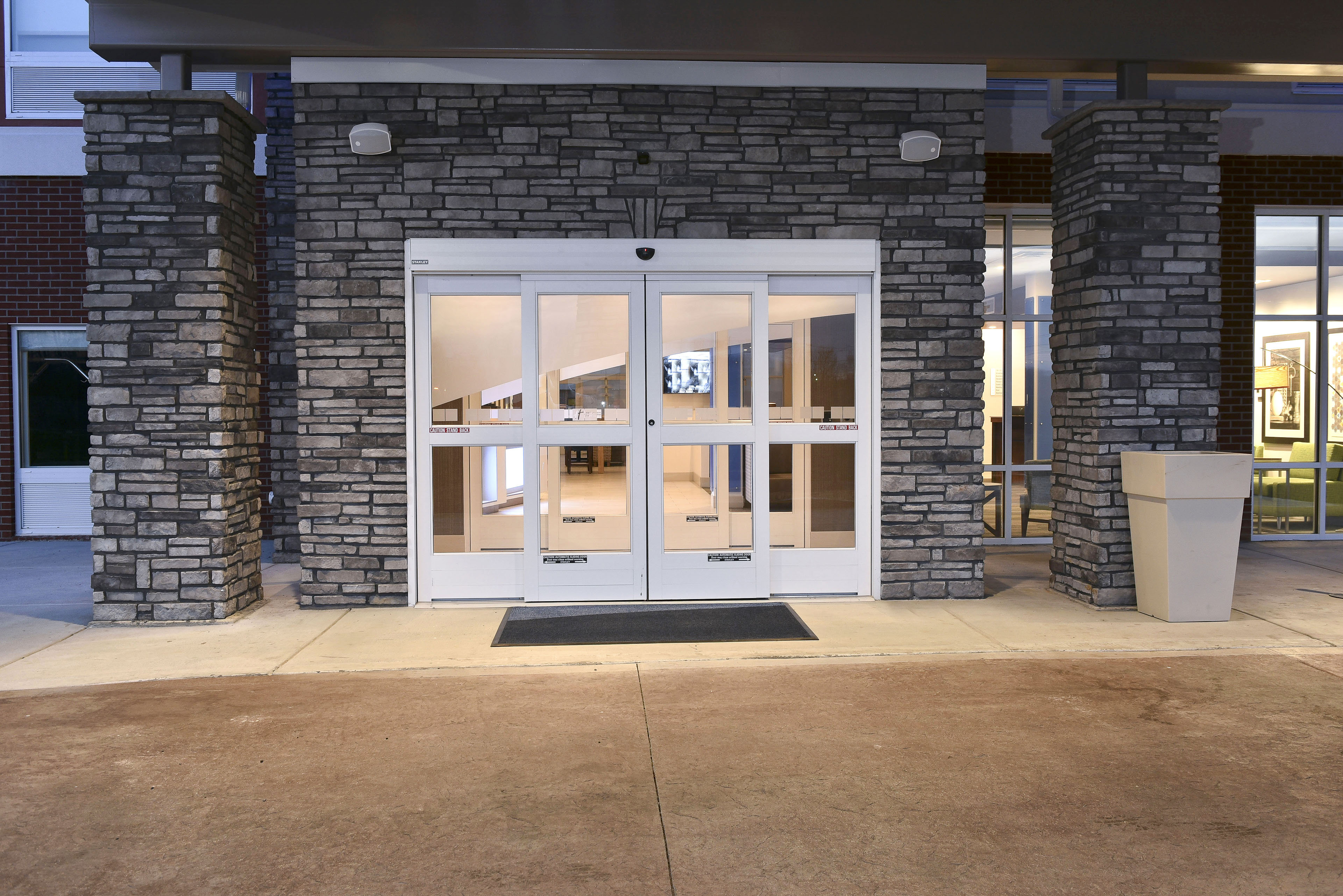 holiday inn express and suites madisonville an ihg hotel
