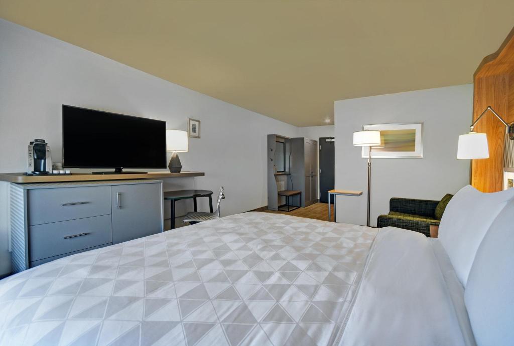 holiday inn grand rapids north walker an ihg hotel