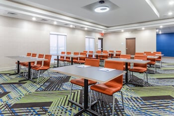 holiday inn express kearney an ihg hotel