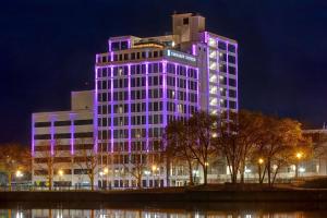 embassy suites by hilton rockford riverfront