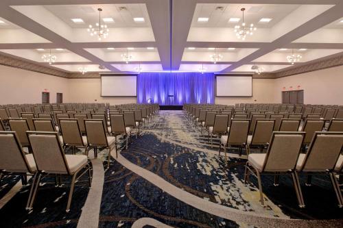 embassy suites by hilton rockford riverfront