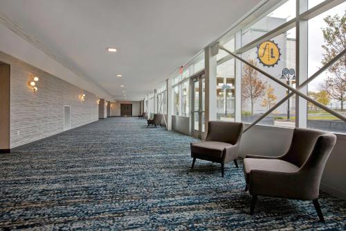 embassy suites by hilton rockford riverfront