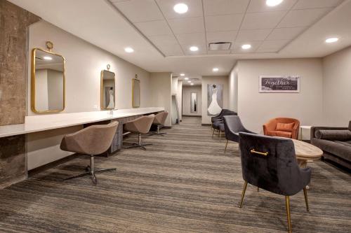 embassy suites by hilton rockford riverfront
