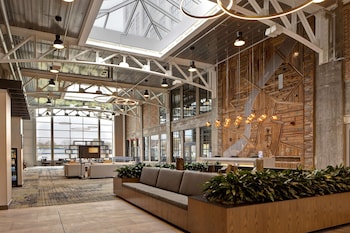 Embassy Suites By Hilton Rockford Riverfront,Winnebago>>Rockford,4 star
