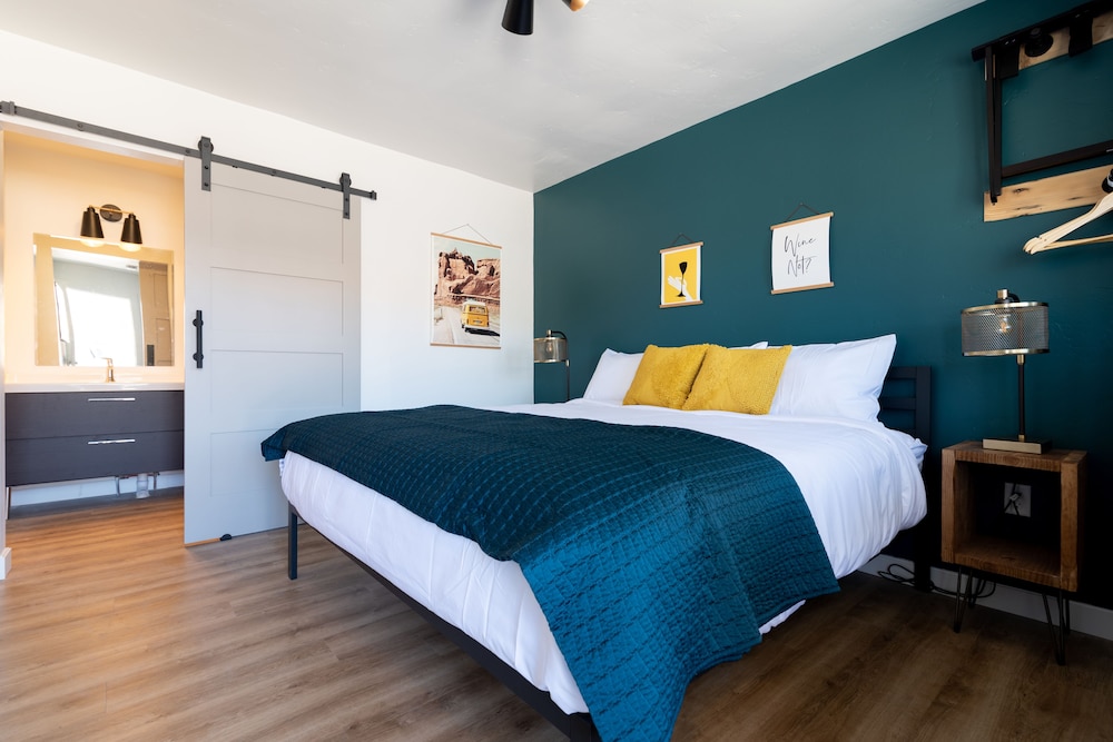 spoke and vine motel