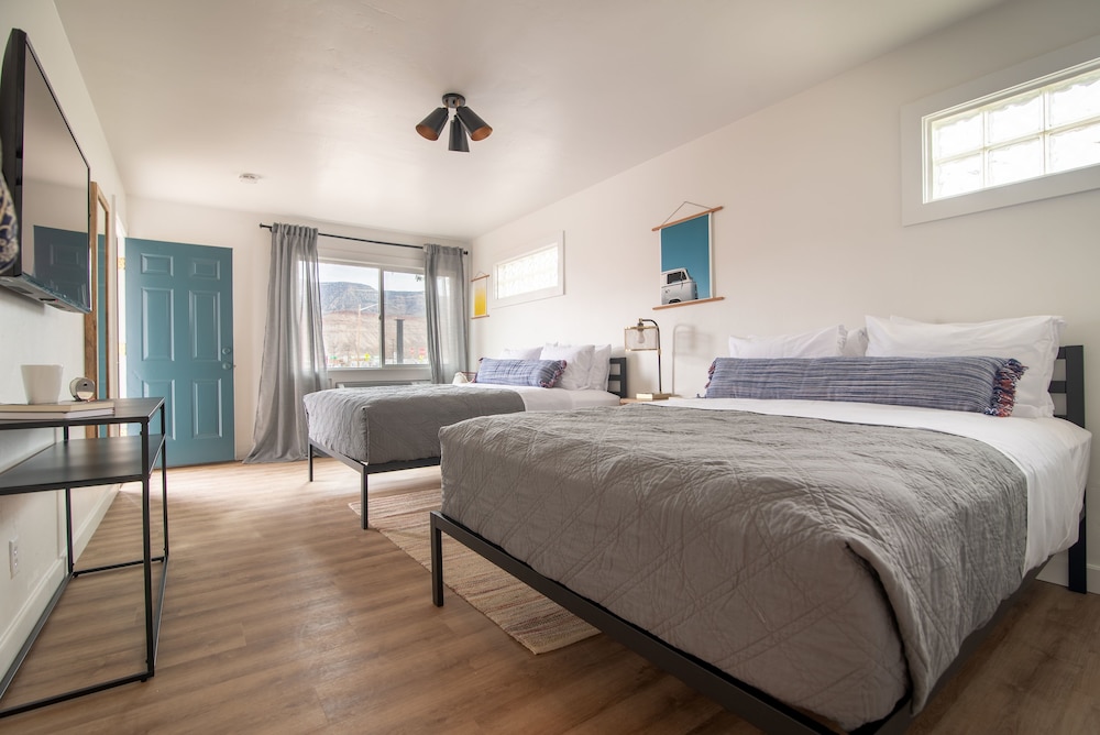 spoke and vine motel