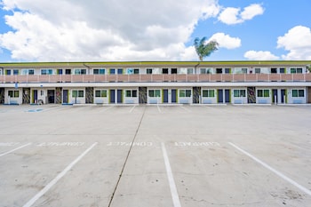 exclusivo inn and suites