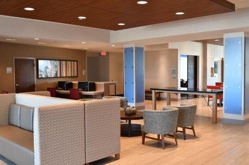 hol inn exp and suites romeoville joliet north