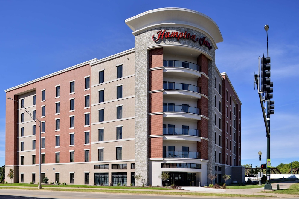hampton inn cedar falls downtown
