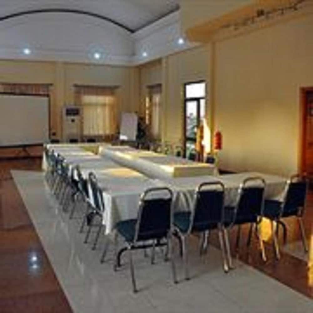 oscarpak royal hotel