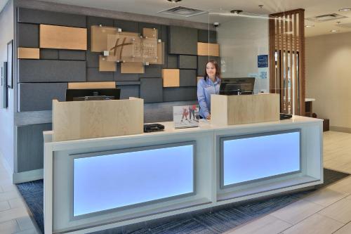 holiday inn express and suites albuquerque east an ihg hotel