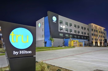 tru by hilton fort worth fossil creek