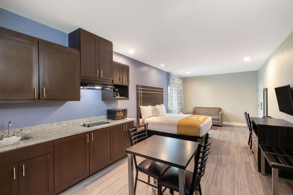 days inn and suites by wyndham la porte