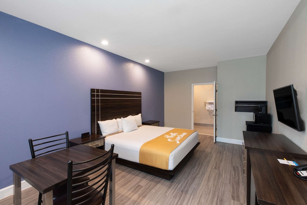 days inn and suites by wyndham la porte