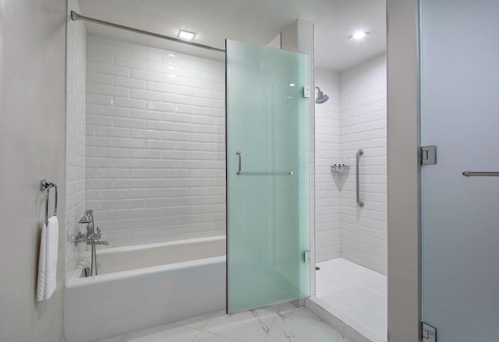 the higgins hotel new orleans curio collection by hilton
