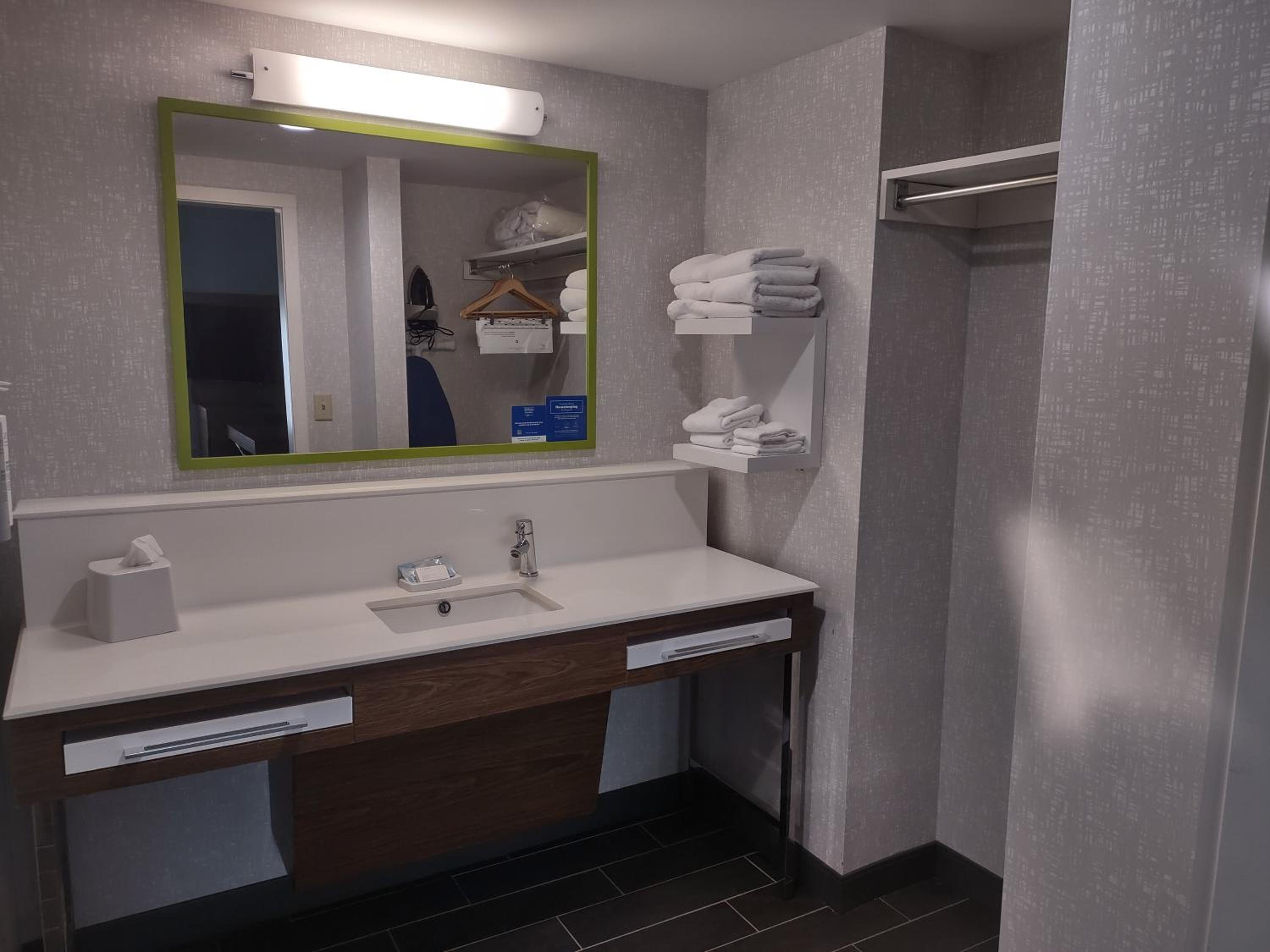 hampton inn and suites pittsburgh new stanton