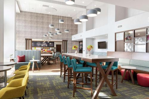 hampton inn and suites pittsburgh new stanton