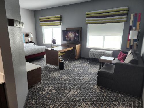 hampton inn and suites pittsburgh new stanton