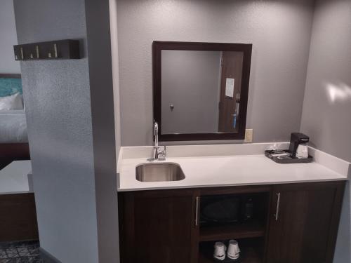 hampton inn and suites pittsburgh new stanton