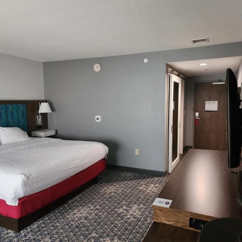 hampton inn and suites pittsburgh new stanton