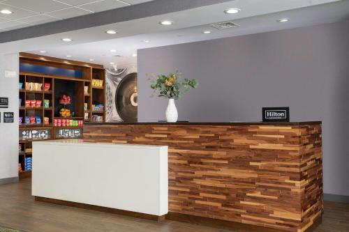 hampton inn and suites pittsburgh new stanton