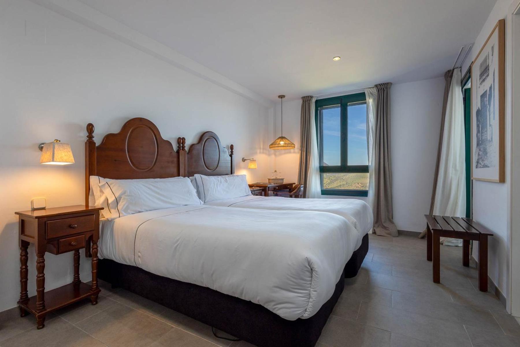 tugasa hotel arco de la villa
