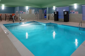 Holiday Inn Exp & Sts Wilmington West-Medical Park,Wilmington>>New Hanover County,2.5 star
