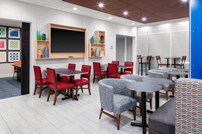 holiday inn exp and sts wilmington west medical park
