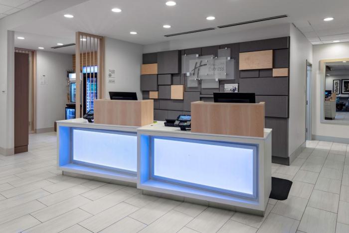 holiday inn exp and sts wilmington west medical park