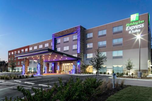 holiday inn exp and sts wilmington west medical park