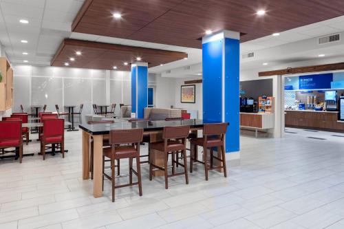 holiday inn exp and sts wilmington west medical park