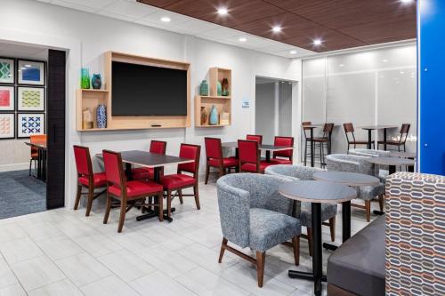 holiday inn exp and sts wilmington west medical park