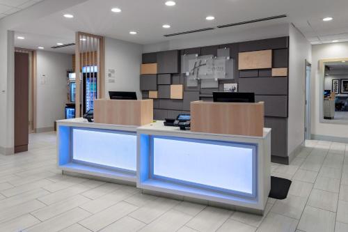 holiday inn exp and sts wilmington west medical park