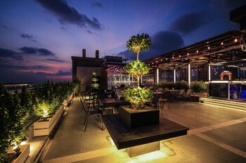 hlaine tet hotel